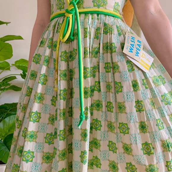 Deadstock 1950s pleated block print dress 23” XXS - Picture 2 of 7